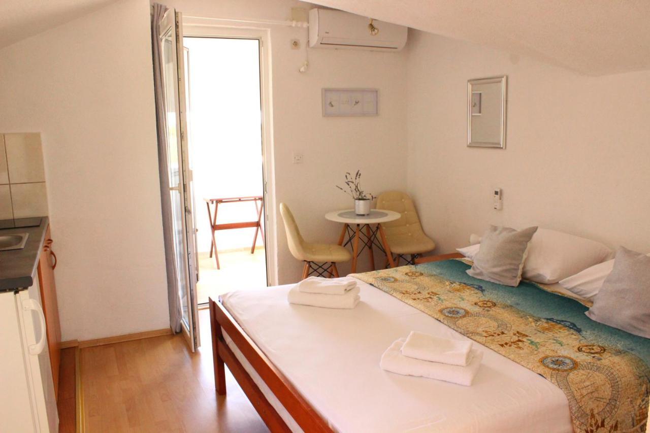 Apartments Villa Arta Murter Esterno foto