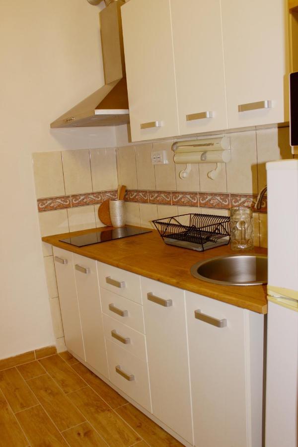 Apartments Villa Arta Murter Esterno foto