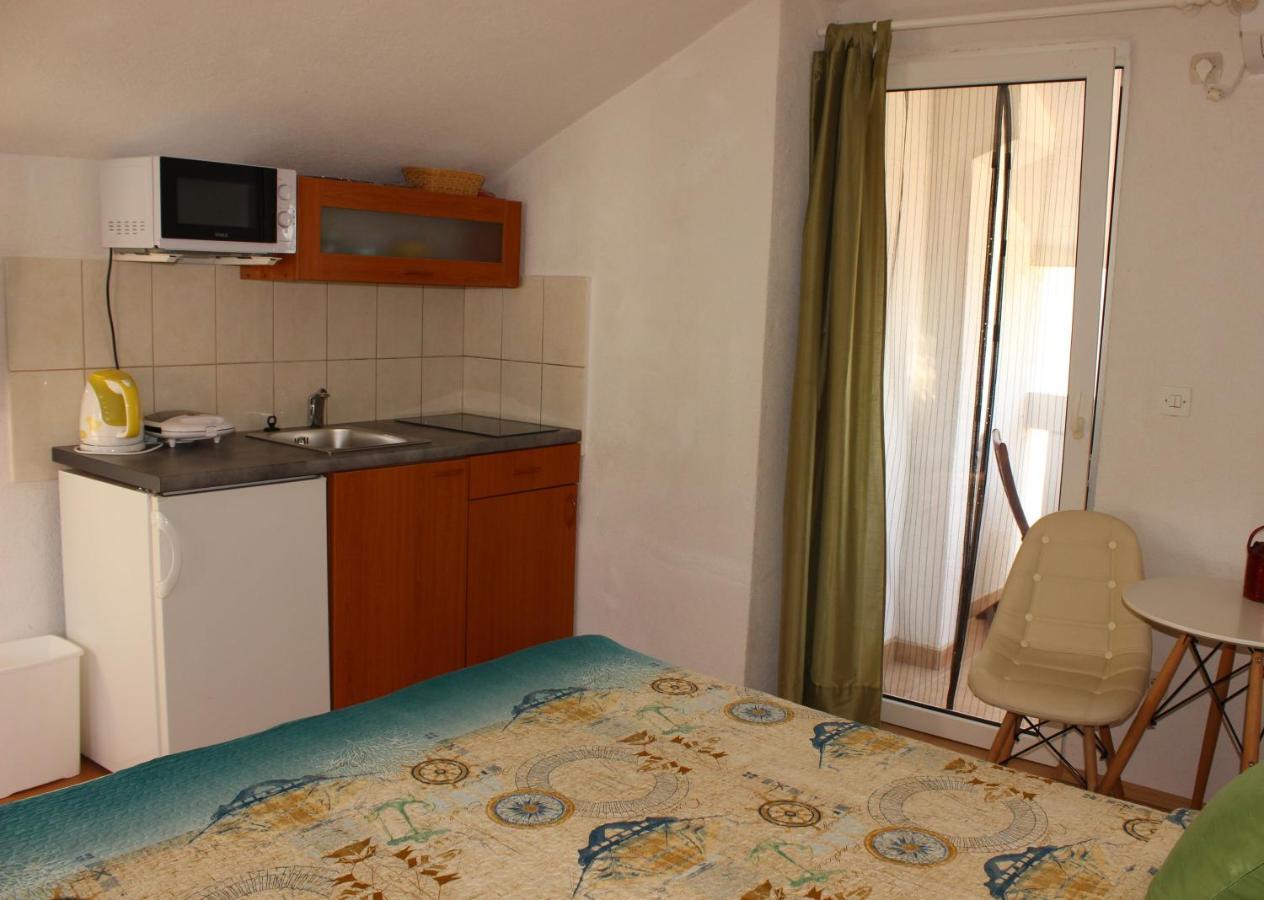 Apartments Villa Arta Murter Esterno foto