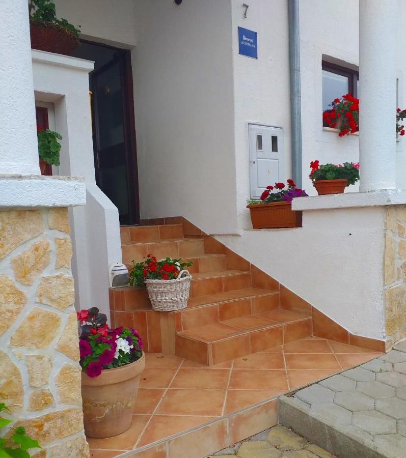 Apartments Villa Arta Murter Esterno foto