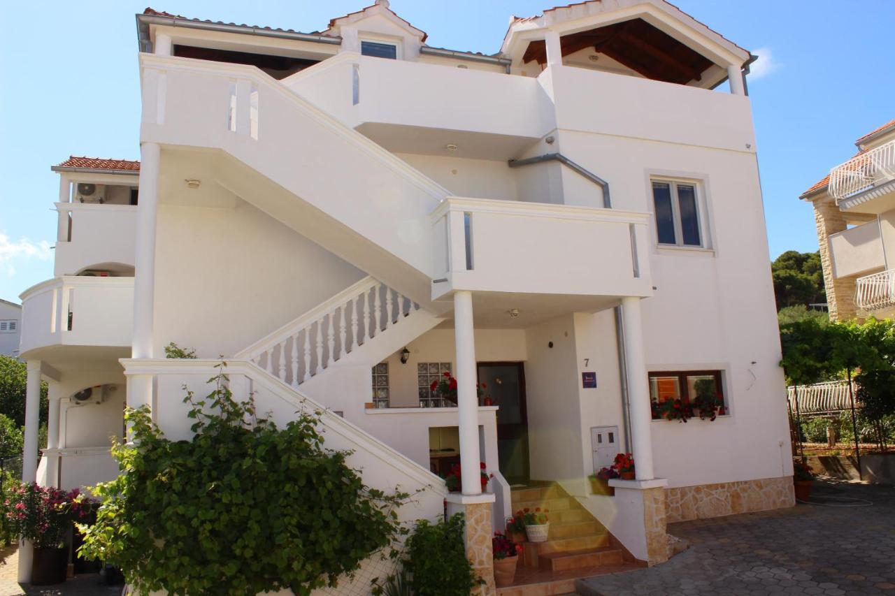 Apartments Villa Arta Murter Esterno foto