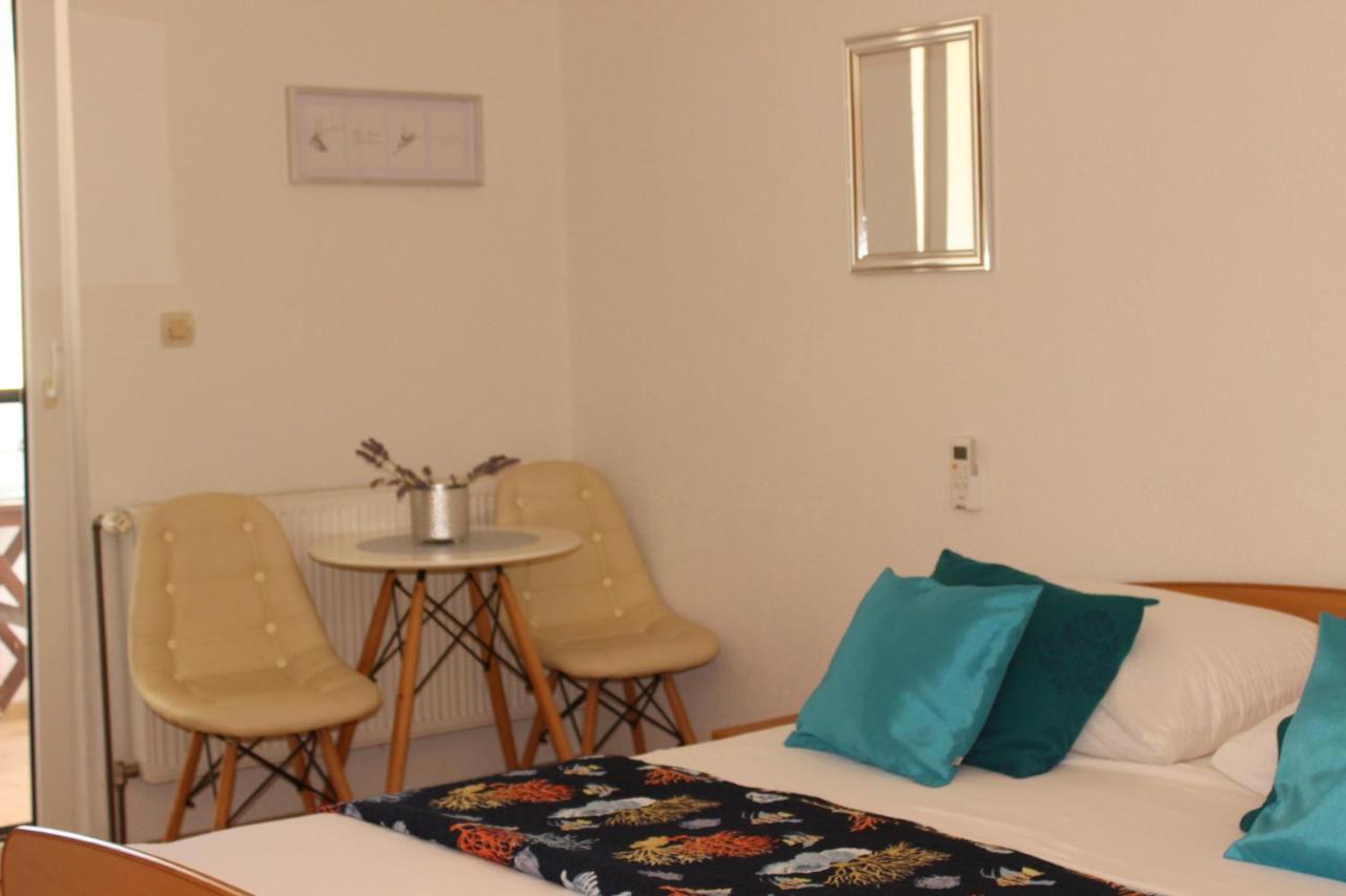 Apartments Villa Arta Murter Esterno foto