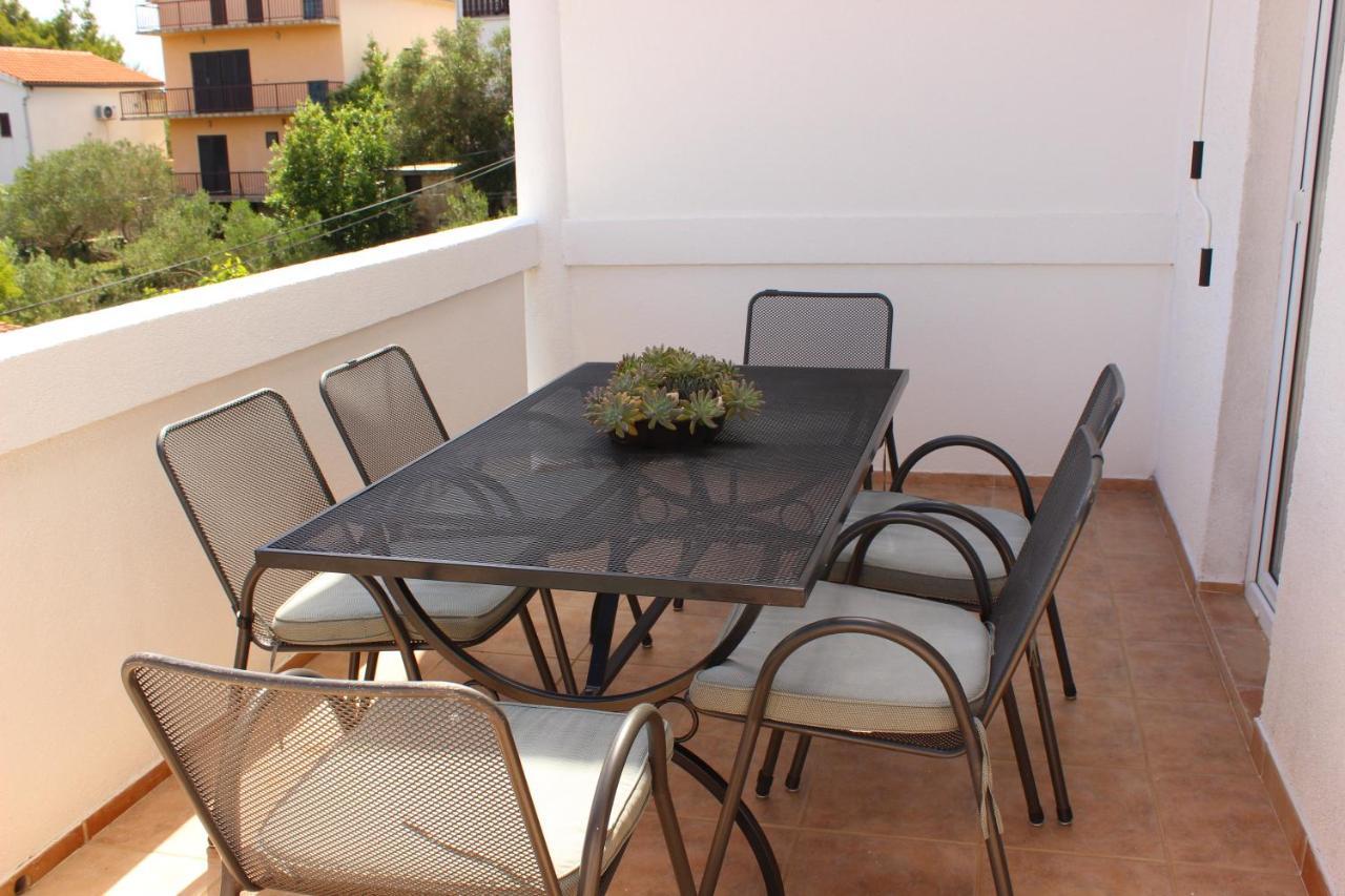 Apartments Villa Arta Murter Esterno foto