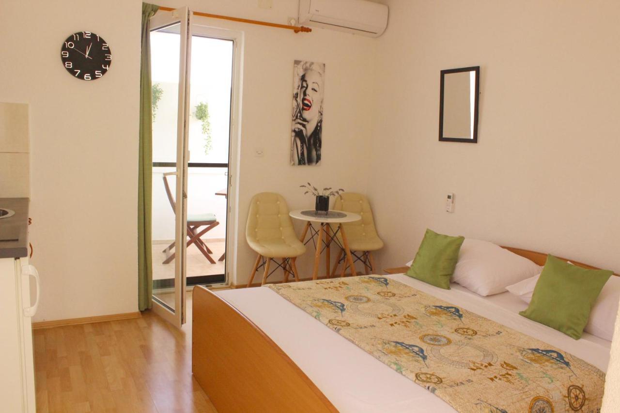 Apartments Villa Arta Murter Esterno foto