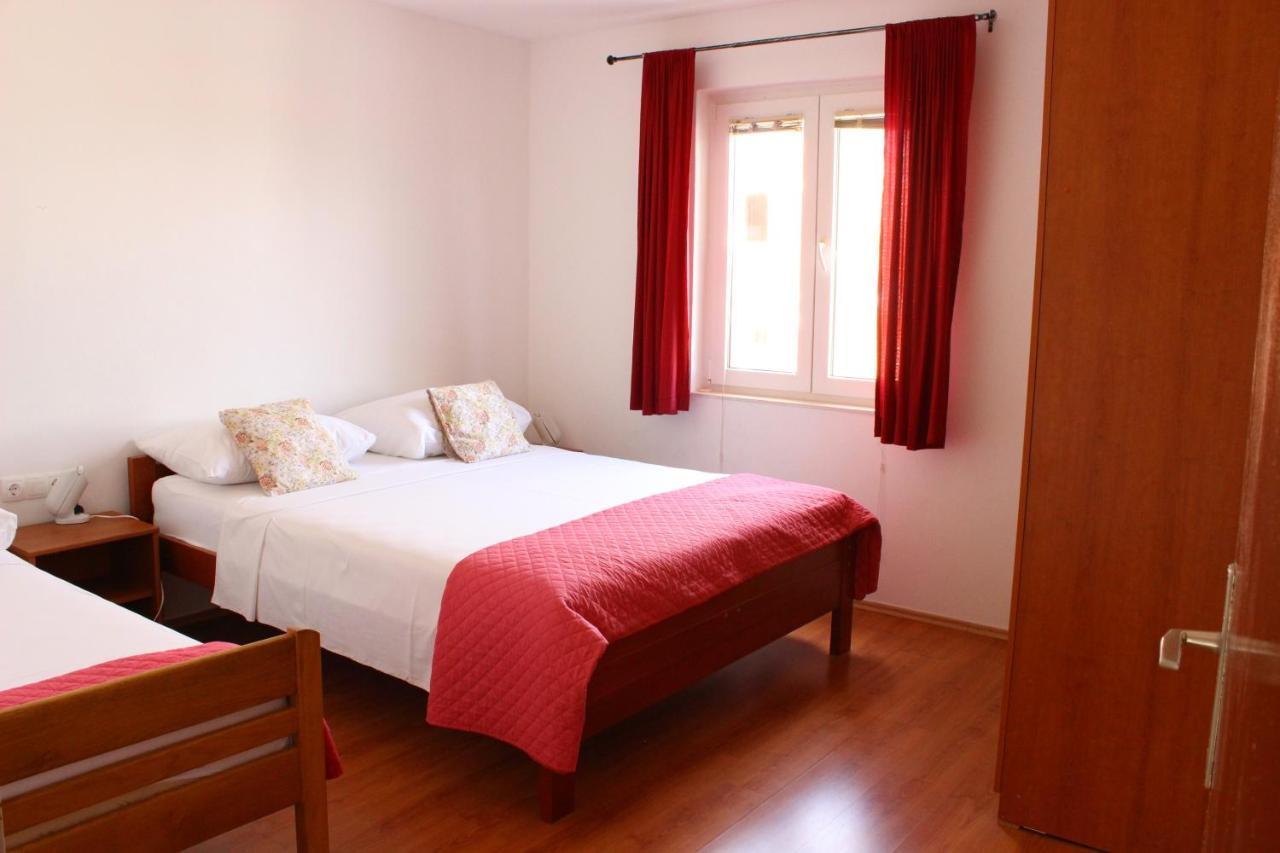 Apartments Villa Arta Murter Esterno foto