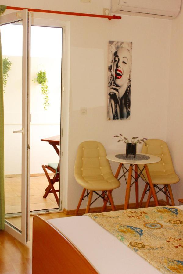 Apartments Villa Arta Murter Esterno foto