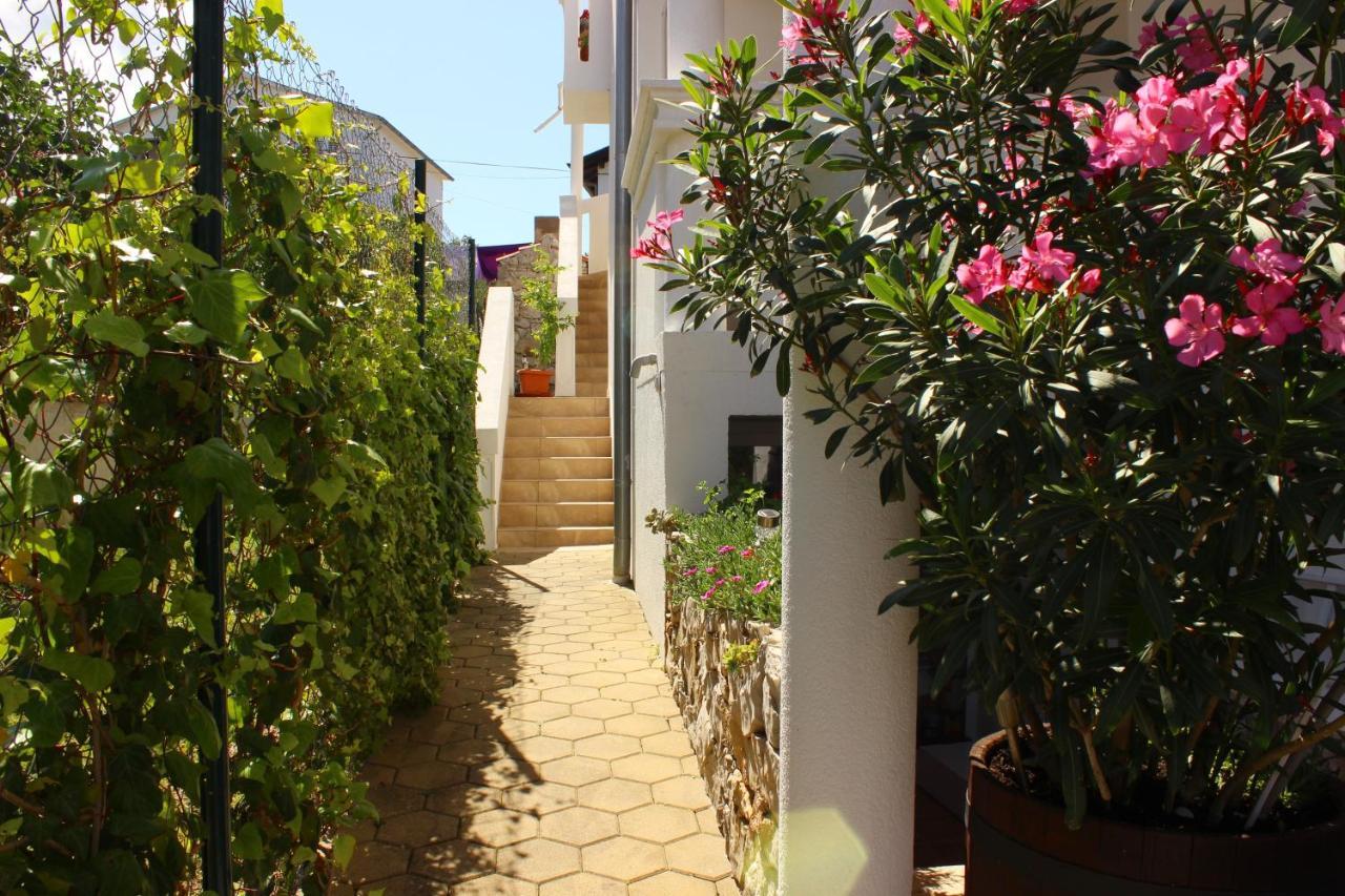 Apartments Villa Arta Murter Esterno foto