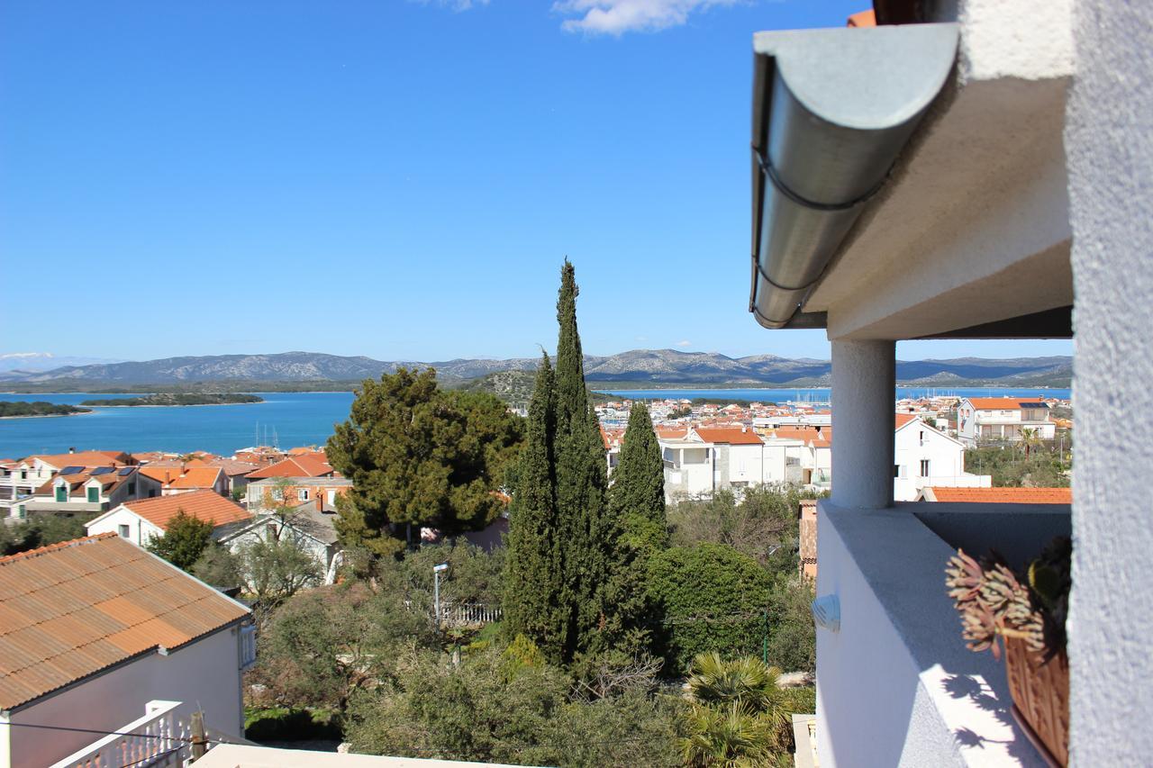 Apartments Villa Arta Murter Esterno foto